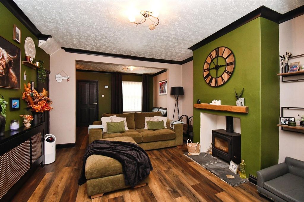 Property photo 2 of 12 Lounge