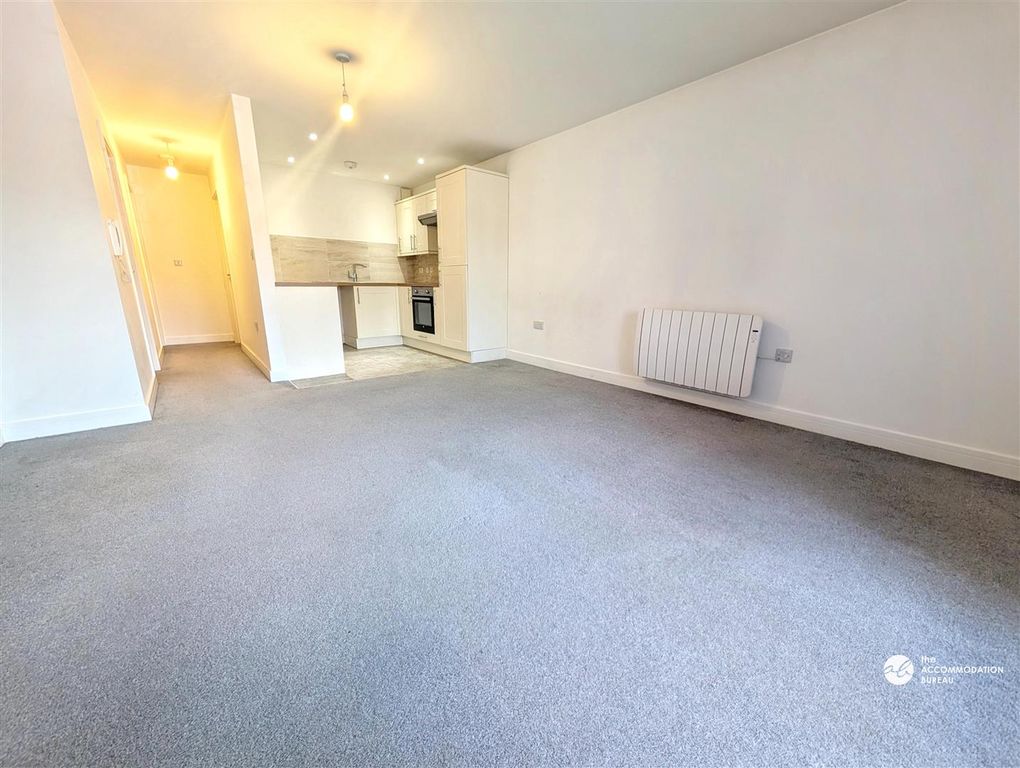 Property photo 2 of 14 Lounge