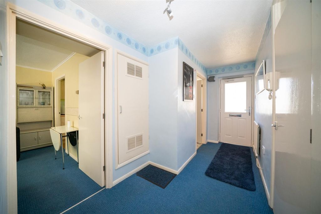Property photo 2 of 10 39-Waveny-8.Jpg
