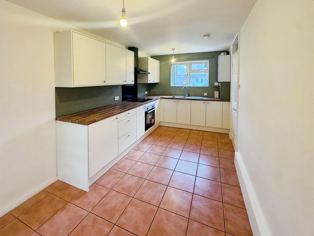 Property photo 2 of 11 Kitchen