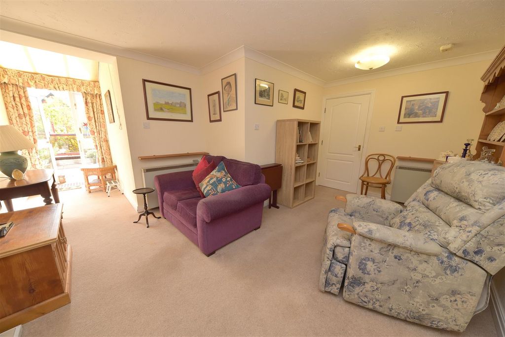 Property photo 3 of 14 Living4.Jpg