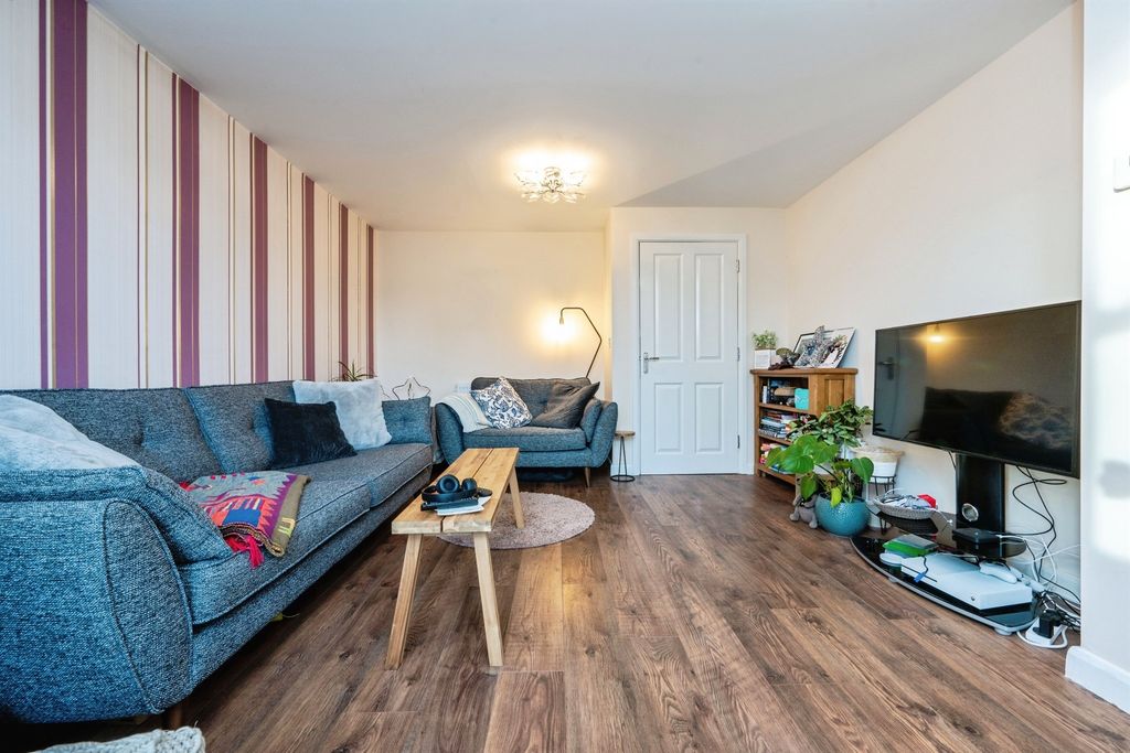 Property photo 3 of 18