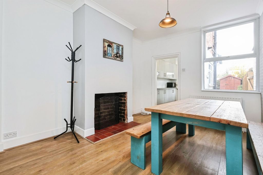 Property photo 3 of 18