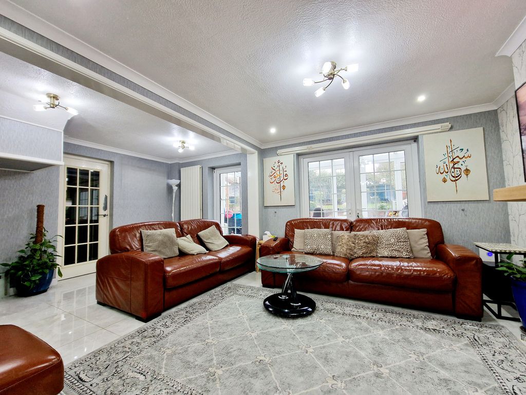 Property photo 3 of 18