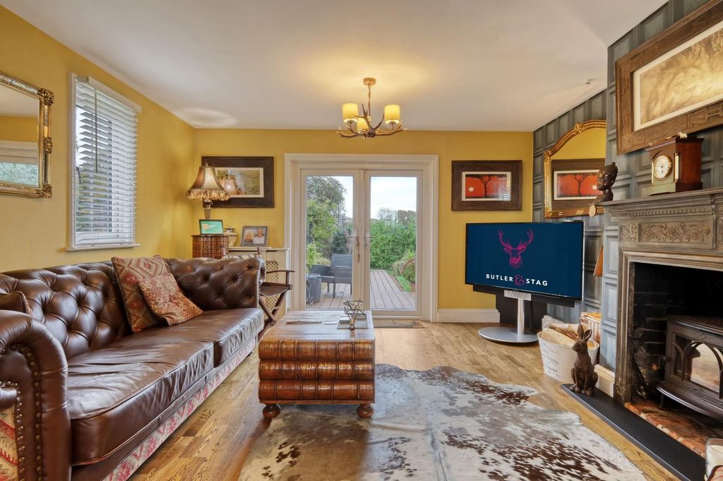 Property photo 2 of 32