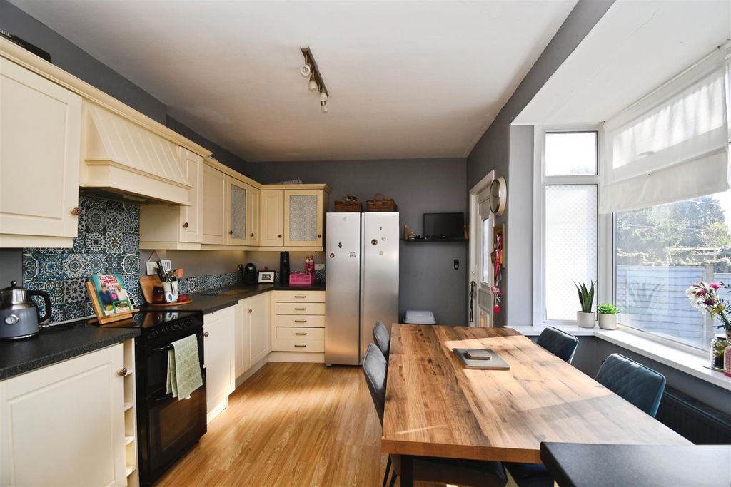 Property photo 3 of 12 2B5E25E1-U 20 2830 29.Jpg