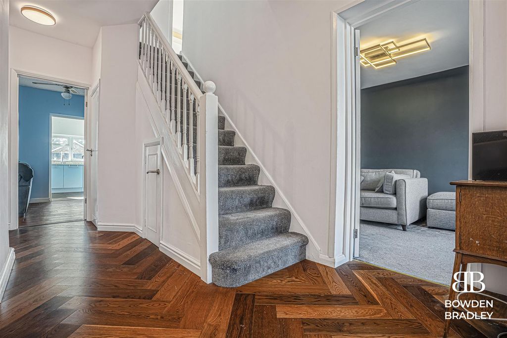 Property photo 3 of 25 Hallway