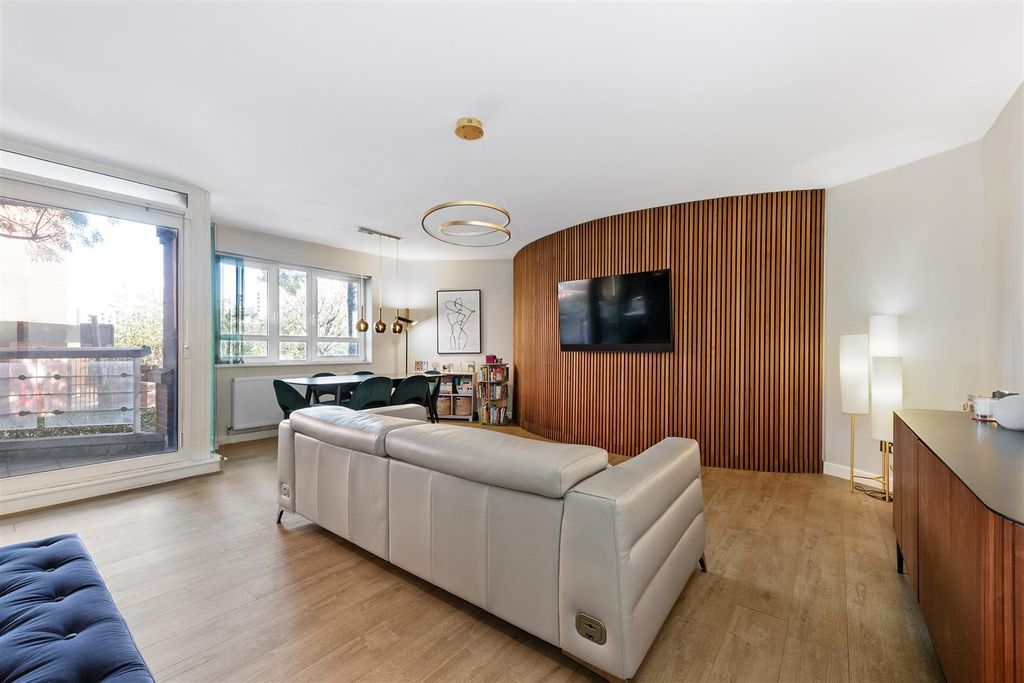 Property photo 2 of 17 Reception/Dining Room