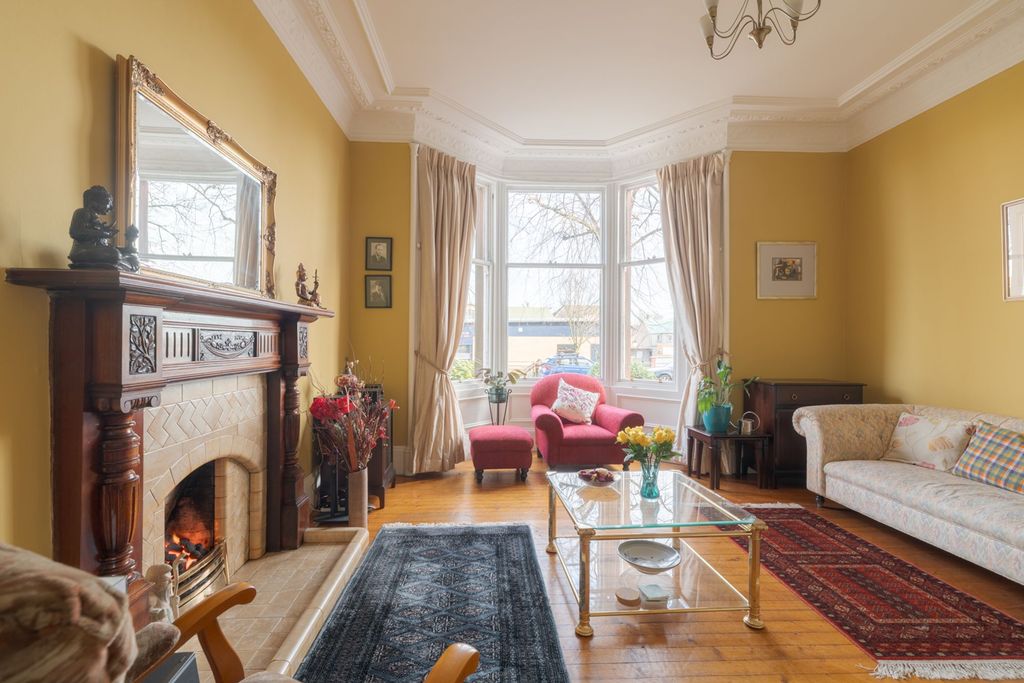 Property photo 2 of 33