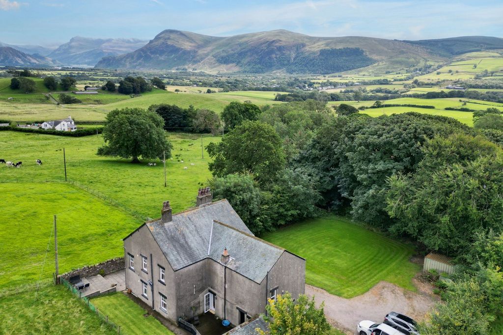 Property photo 3 of 32