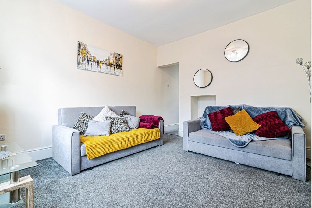 Property photo 2 of 9 Photo