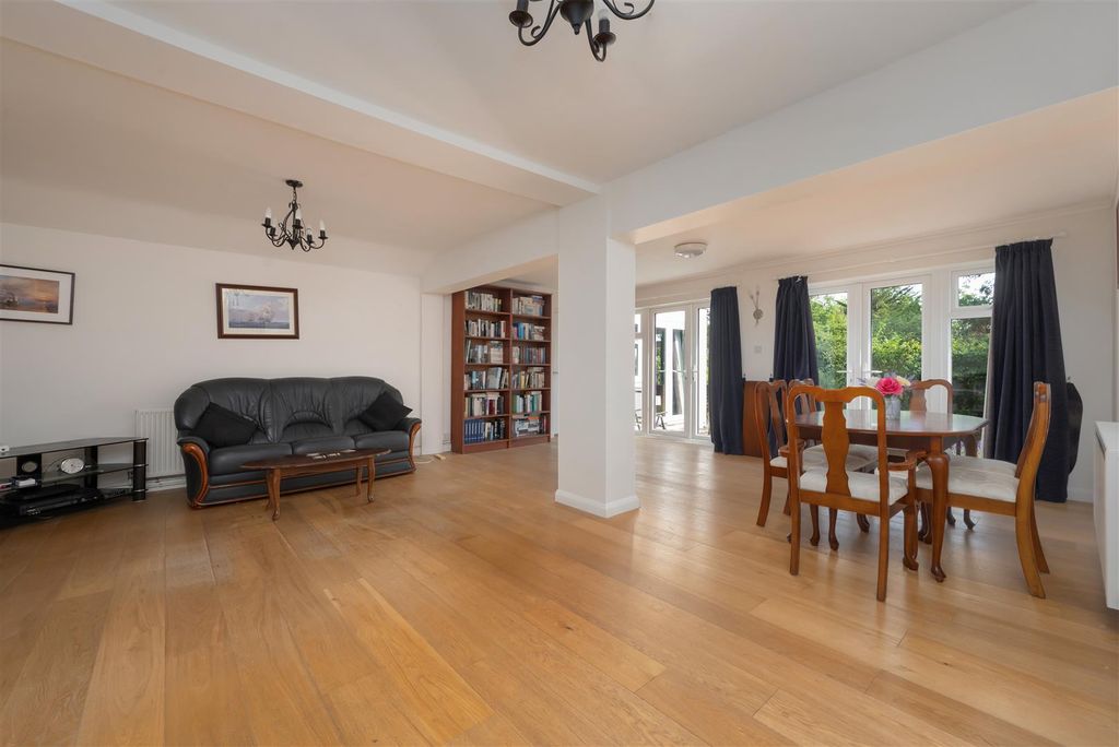 Property photo 3 of 18 Queens Road, Tankerton, Whitstable