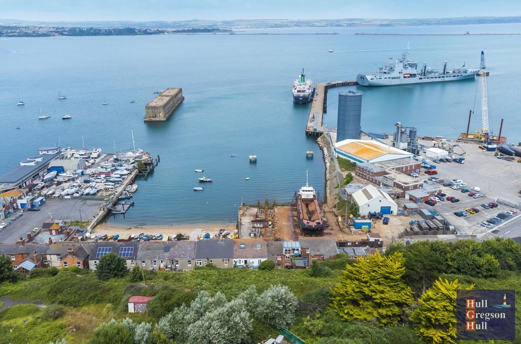 Property photo 2 of 28 0379B3F5-480F-4A6d-B0B4-970278E18c94.Jpg