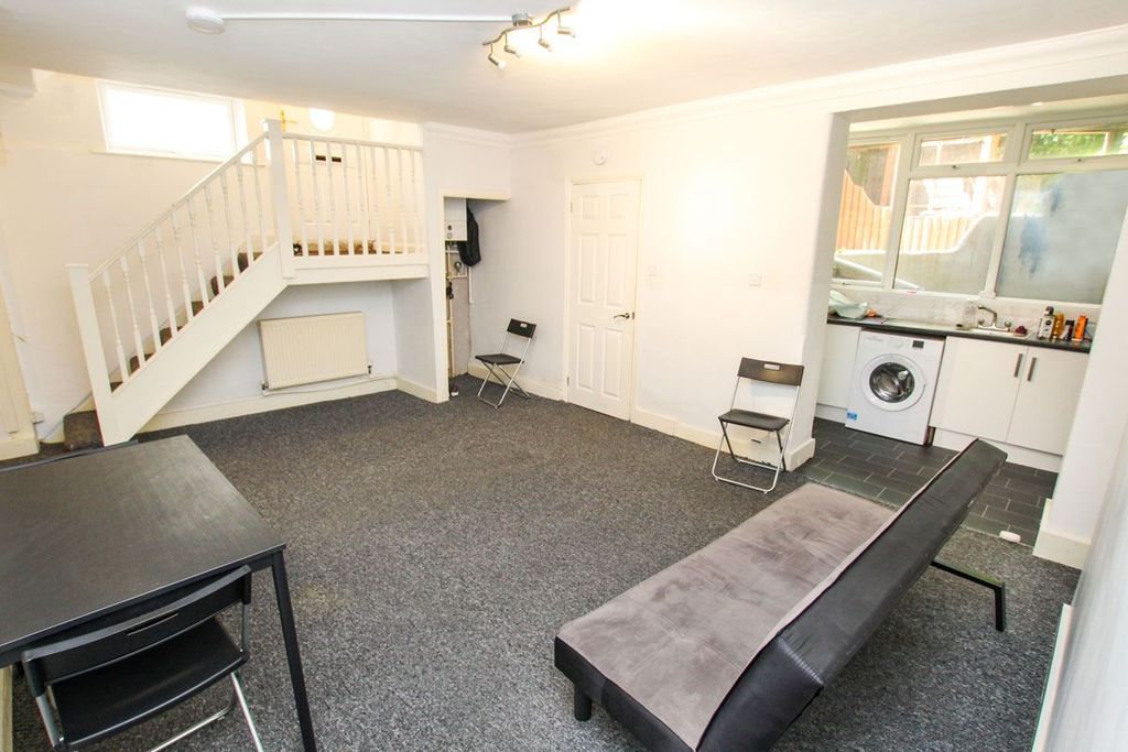 Property photo 2 of 9