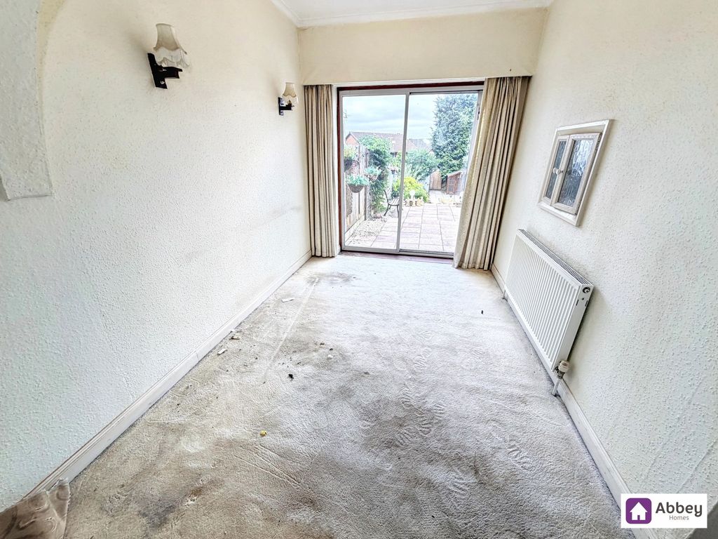 Property photo 3 of 14 Lounge