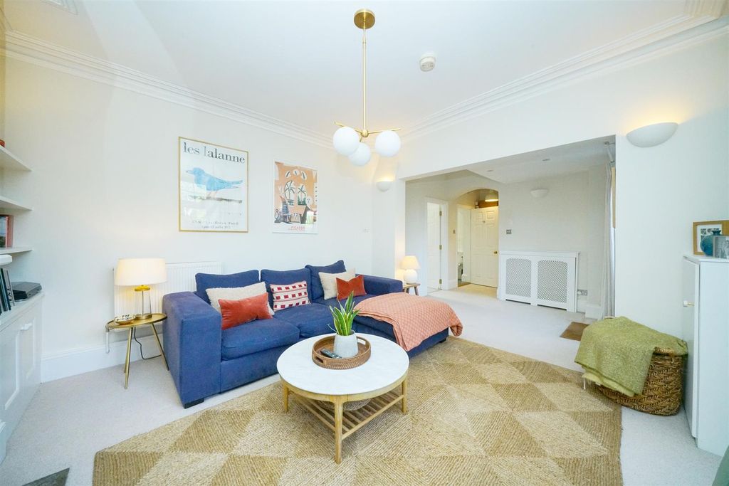 Property photo 3 of 26 Flat-1,-Queenslander-1054N.Jpg
