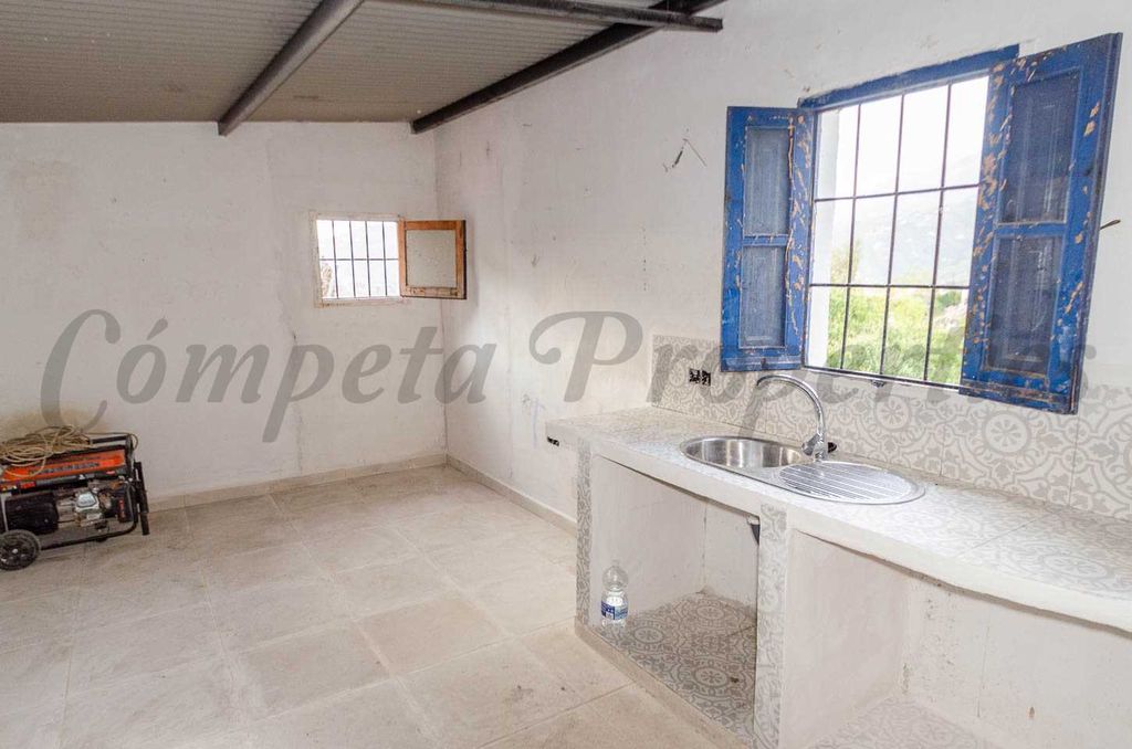 Property photo 3 of 12