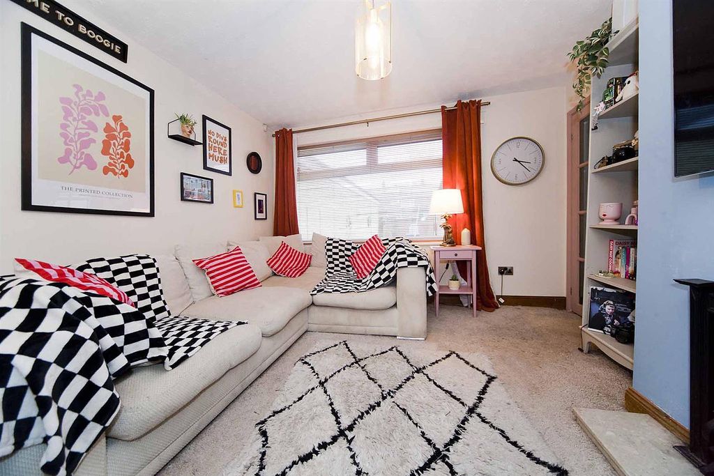 Property photo 3 of 28