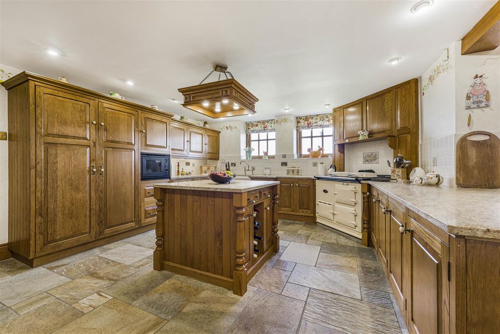 Property photo 3 of 27