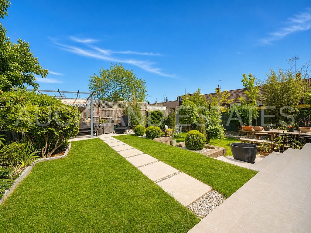 Property photo 2 of 35 Image00003