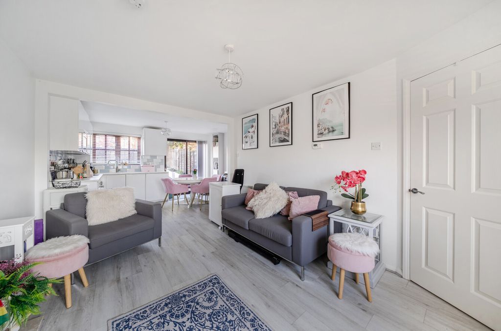 Property photo 3 of 17 1402365-17-697c84...