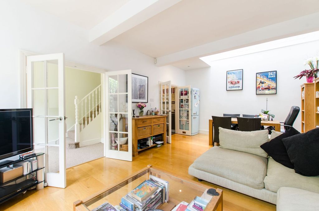 Property photo 1 of 11
