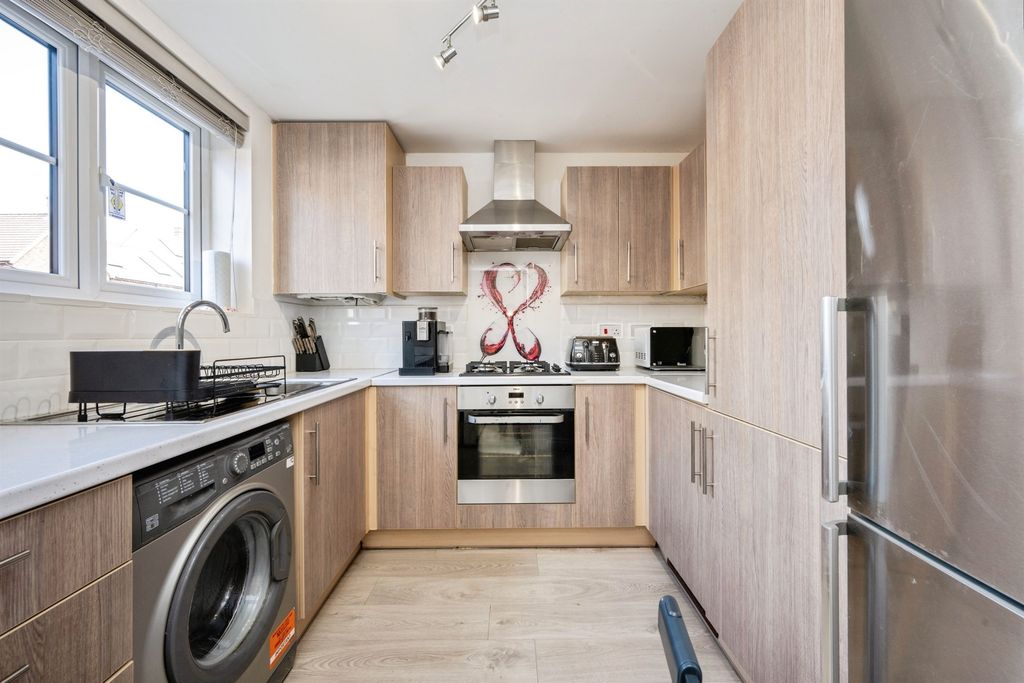 Property photo 2 of 19