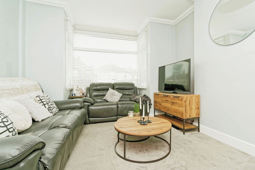 Property photo 3 of 17 A7c00130_Rw