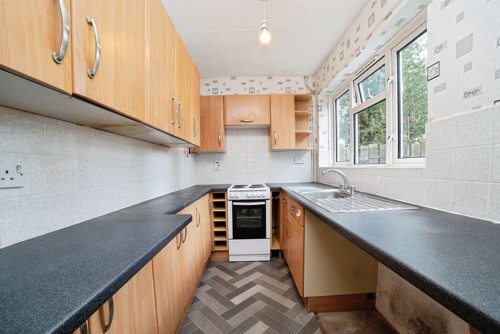 Property photo 3 of 18