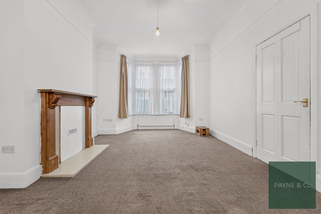 Property photo 3 of 28