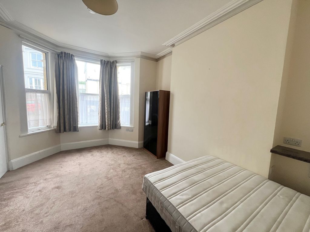 Property photo 3 of 12 Bedroom