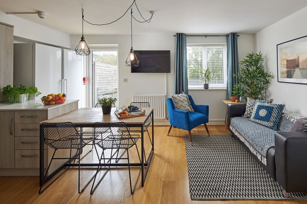 Property photo 1 of 11 Lounge Area