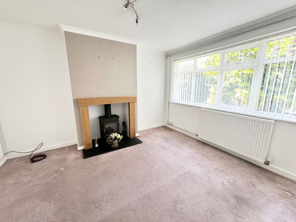 Property photo 3 of 13 Lounge