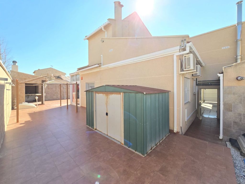 Property photo 2 of 33