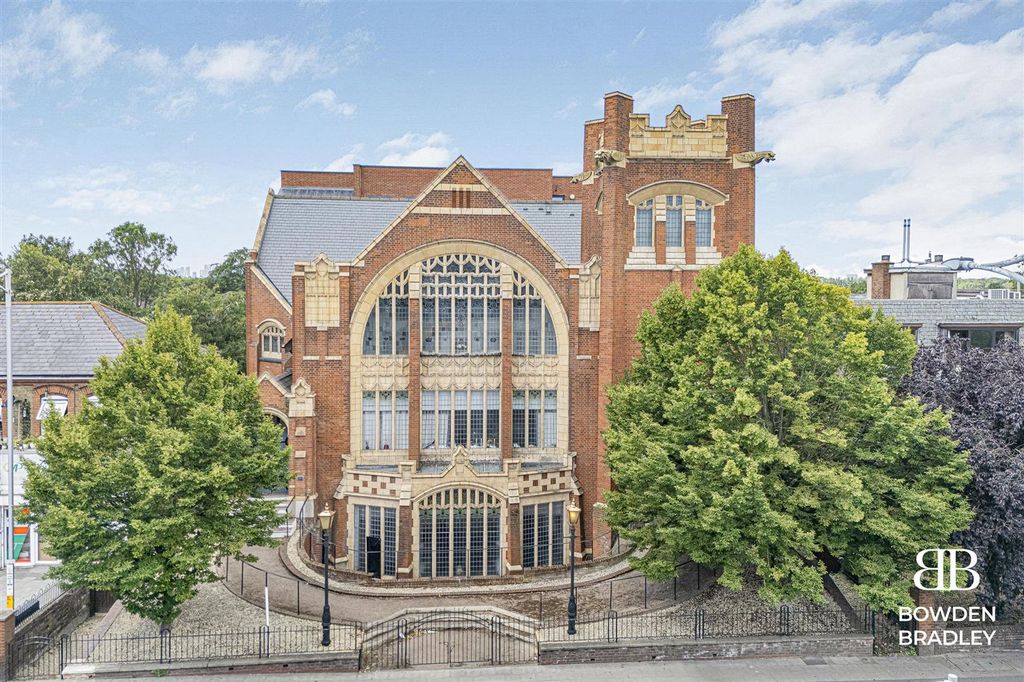 Property photo 1 of 18 Front