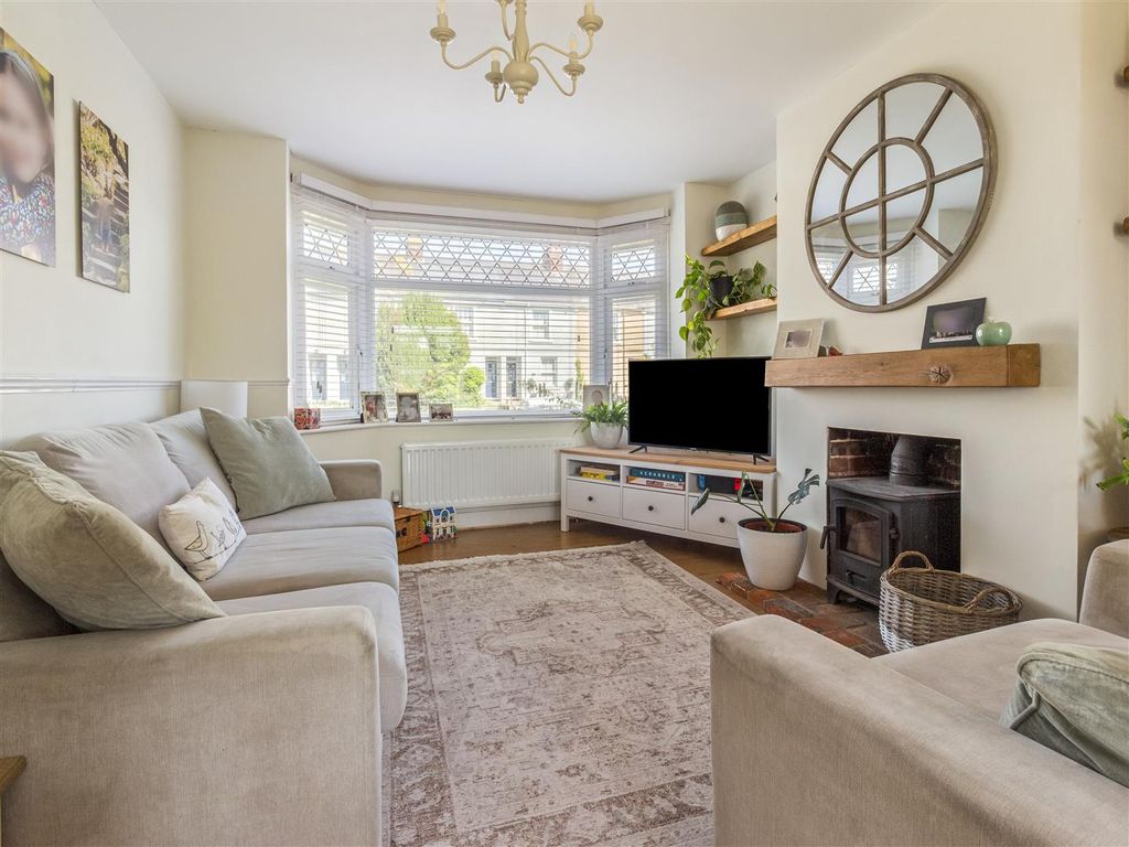 Property photo 2 of 16 105 Durrington Lane-004.Jpg
