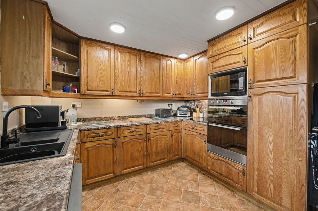 Property photo 2 of 24