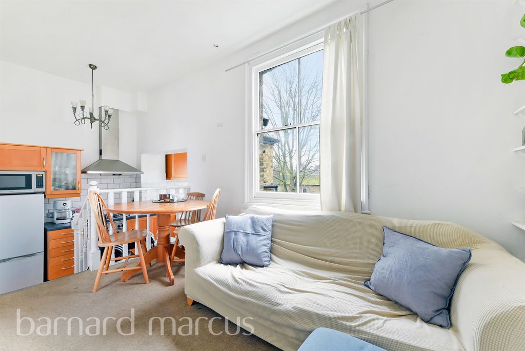 Property photo 1 of 11 Balcony