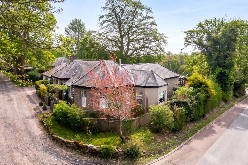 Property photo 1 of 28