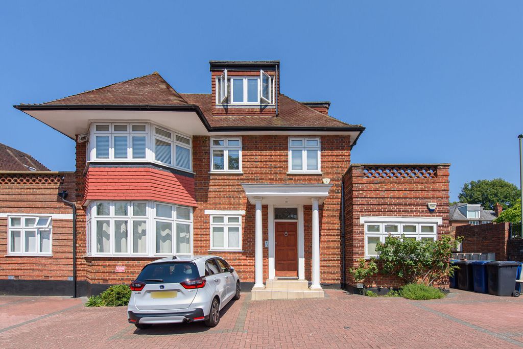 Property photo 1 of 8