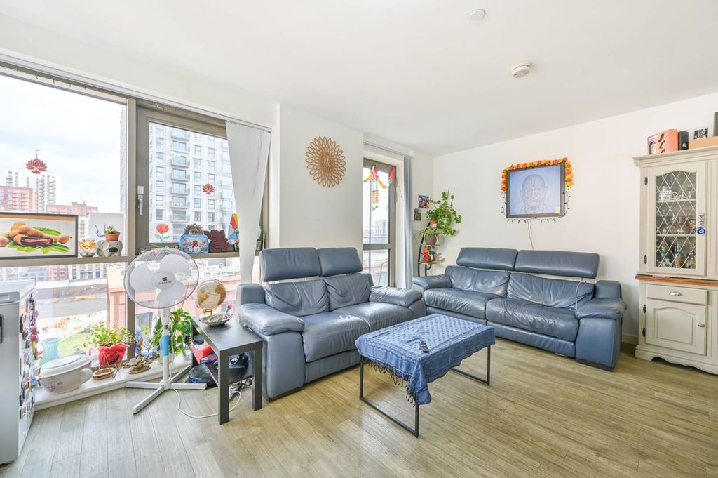 Property photo 2 of 17