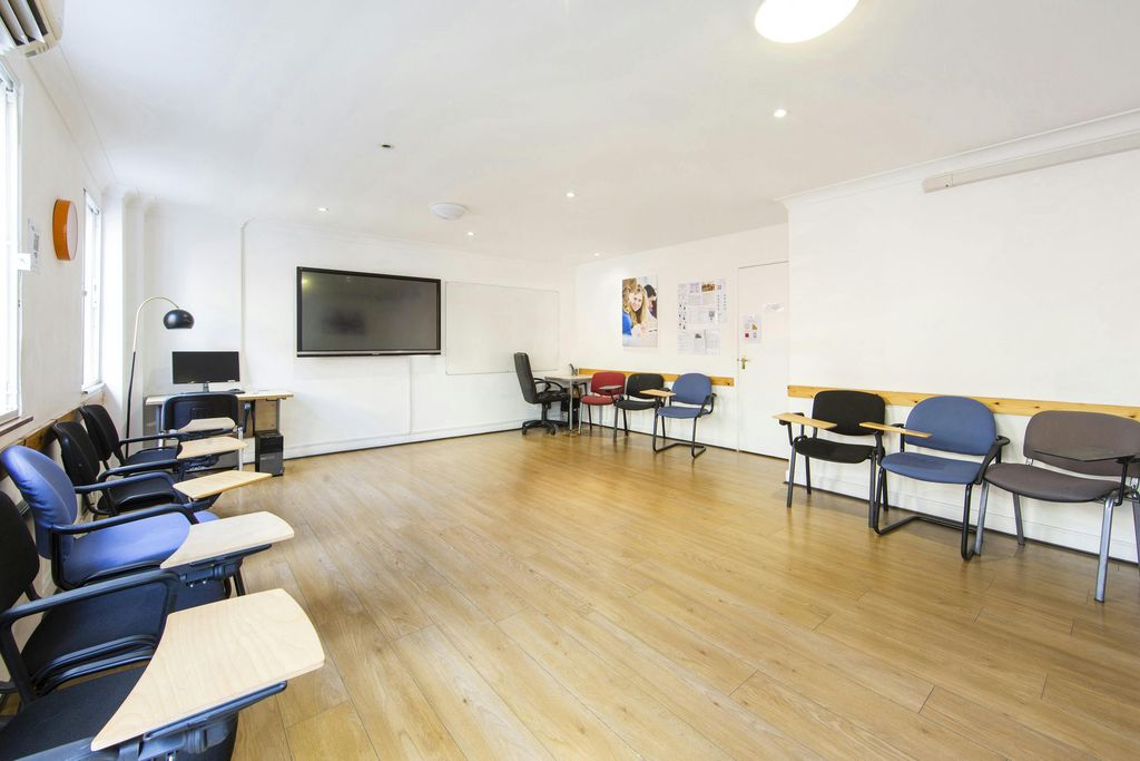 Property photo 2 of 20 Hall 1.Jpg