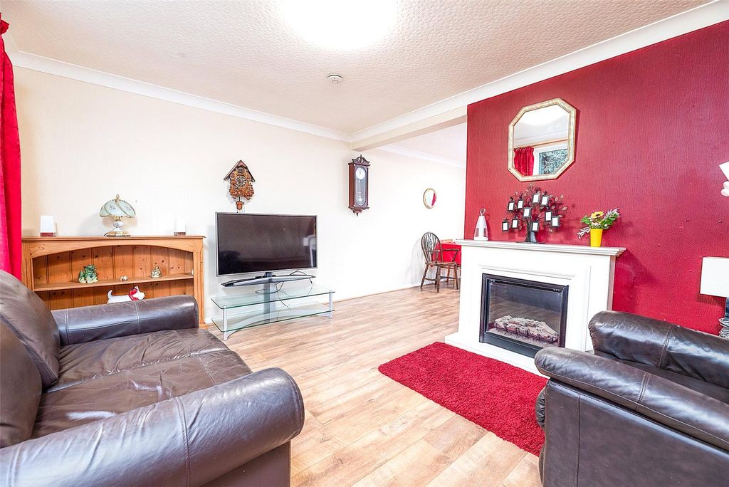 Property photo 2 of 33 Picture No. 15