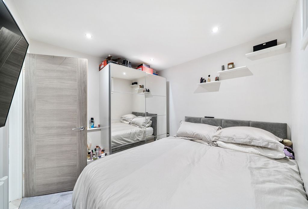 Property photo 3 of 13 1311740-9-685296A...