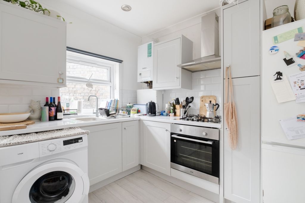 Property photo 3 of 13 Amhurst Road