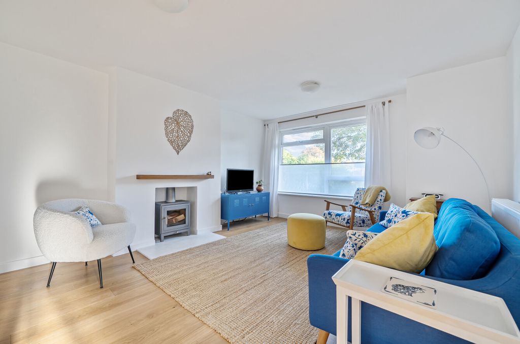 Property photo 2 of 12 1364459-7-68E7827...