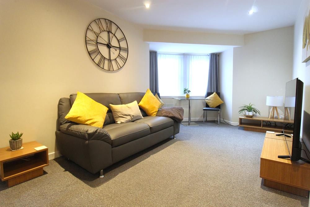 Property photo 1 of 9 Lounge