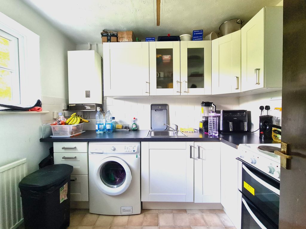 Property photo 3 of 7 Kitchen
