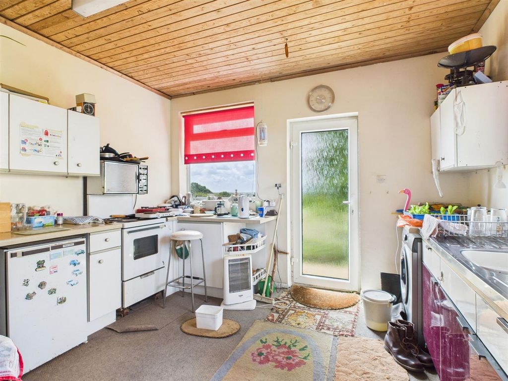 Property photo 3 of 24 Cam05474G0-Pr0012-Still014.Jpg