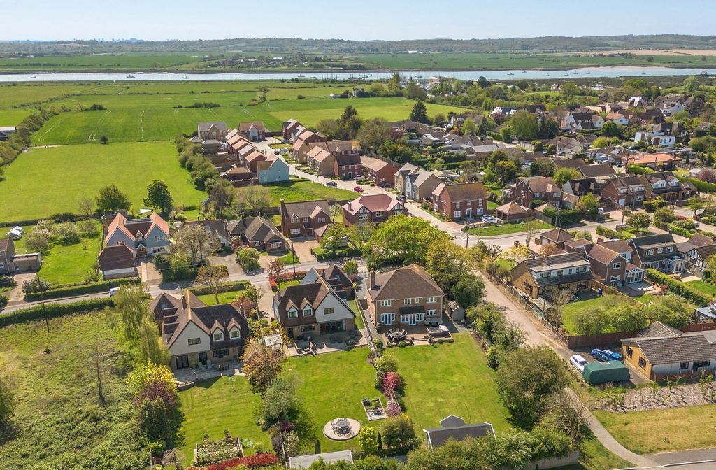 Property photo 2 of 52